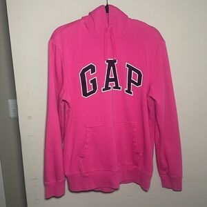 Gap bright pink arch logo with navy blue hoodie
